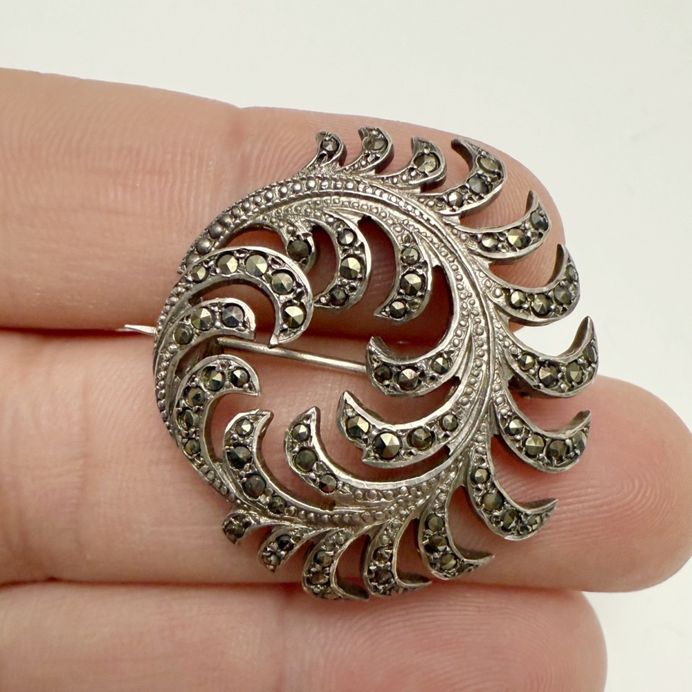Vintage 835 Silver Portugal Marcasite Feather Wreath Round Pin Brooch - Picture 2 of 7